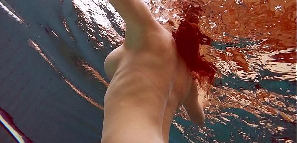  Sexy brunette Deniska underwater